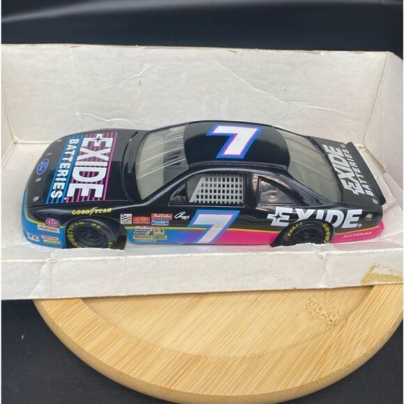 #7 Exide Batteries NASCAR 1:24 scale car without box in mint condition - Picture 4 of 6